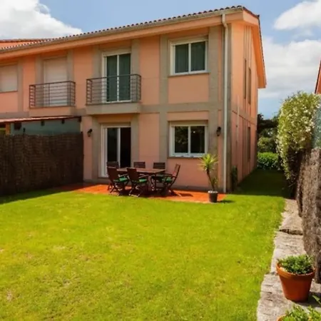 Сasa de vacaciones Bonita Casa Con Jardín Y Piscina *