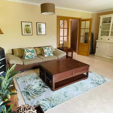 Bonita Casa Con Jardín Y Piscina *