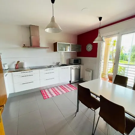 Сasa de vacaciones Bonita Casa Con Jardín Y Piscina Nantes