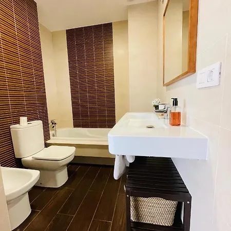Bonita Casa Con Jardín Y Piscina *